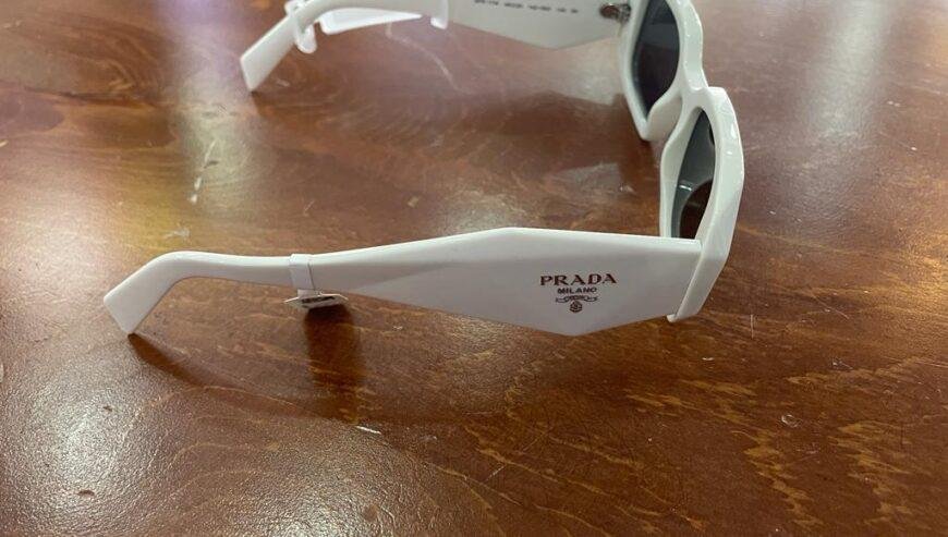 PRADA WEISSE SONNENBRILLE MIT RAHMEN