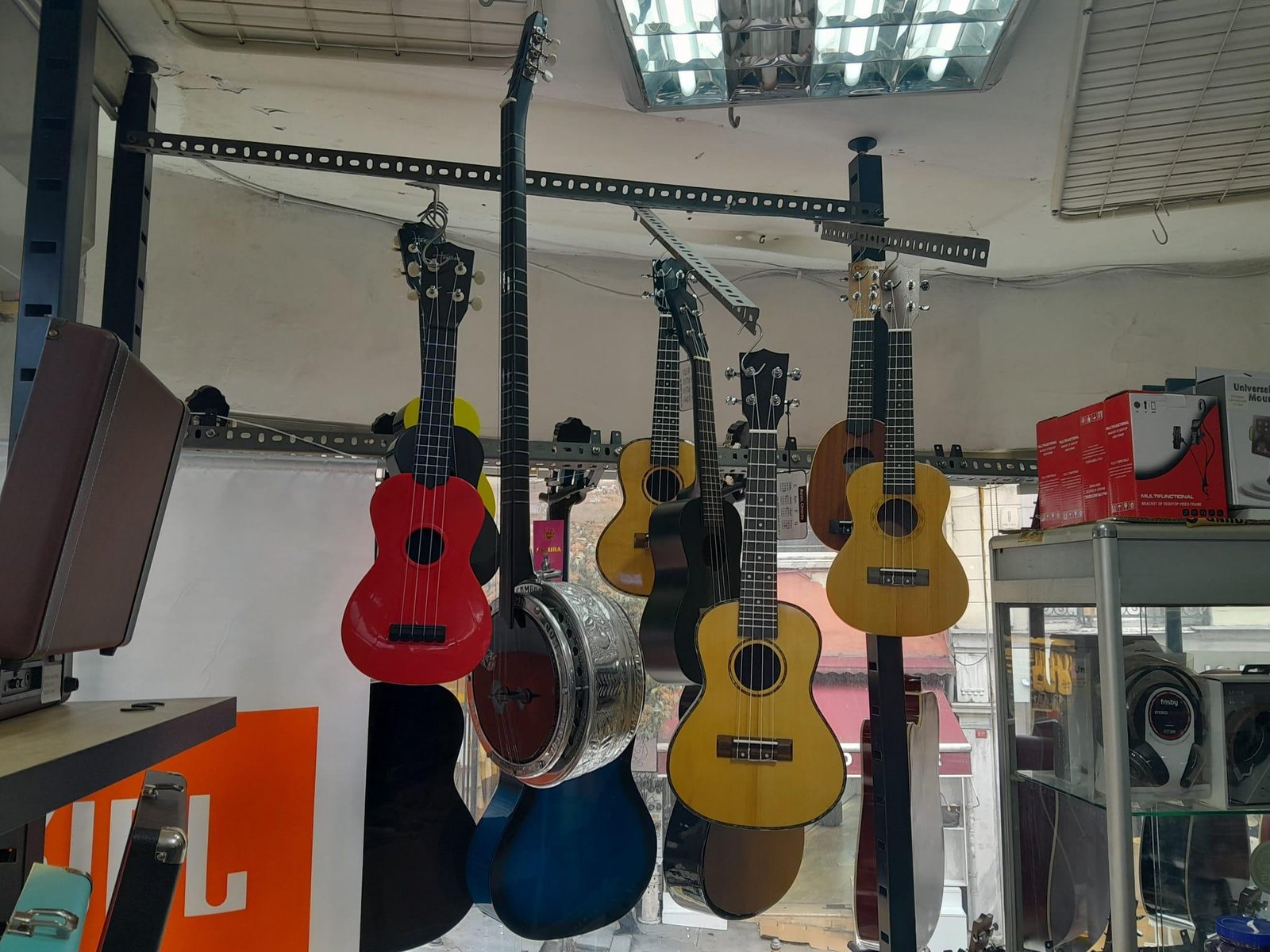 Musikinstrumente und Schallplatten