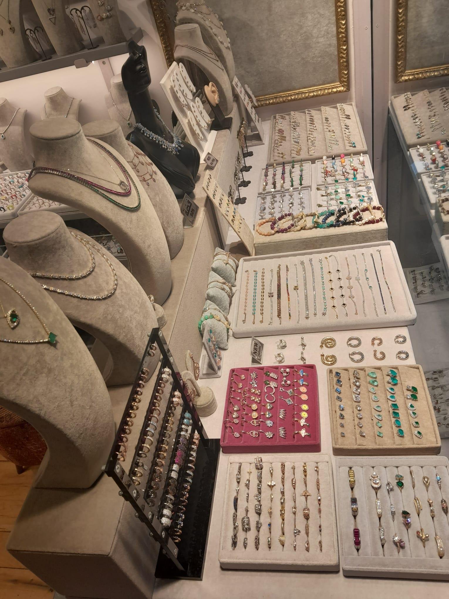 Stilvoller und extravaganter Schmuck