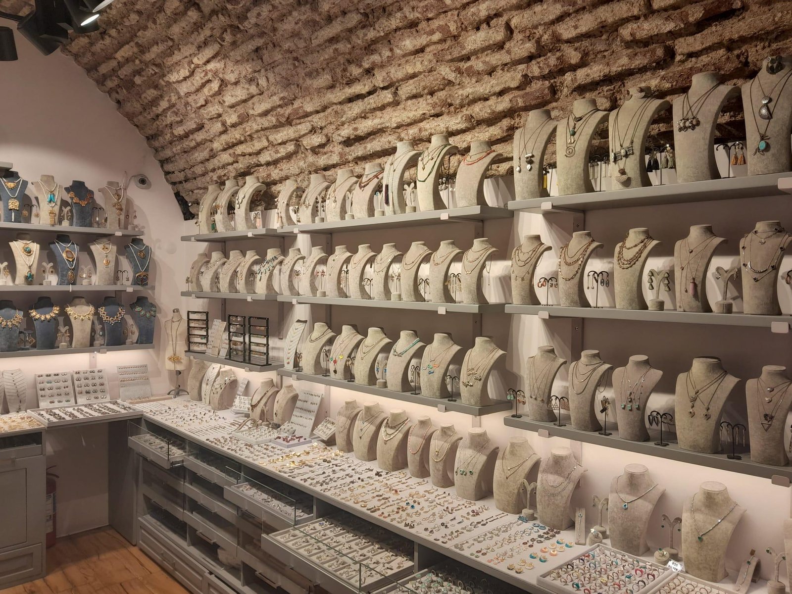 Stilvoller und extravaganter Schmuck