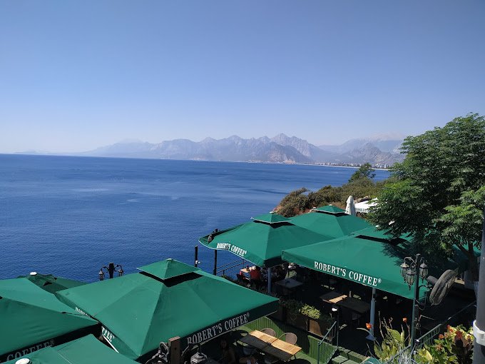 Hähnchengerichte mit Meerblick