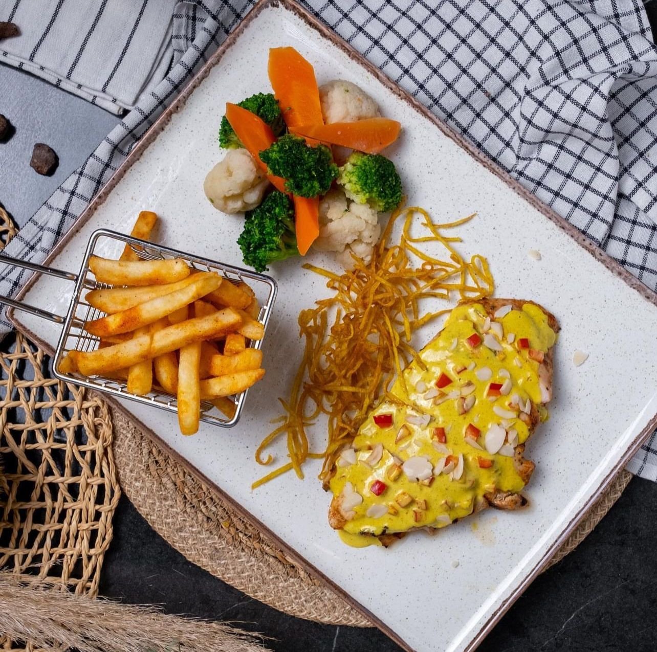 Hähnchengerichte mit Meerblick