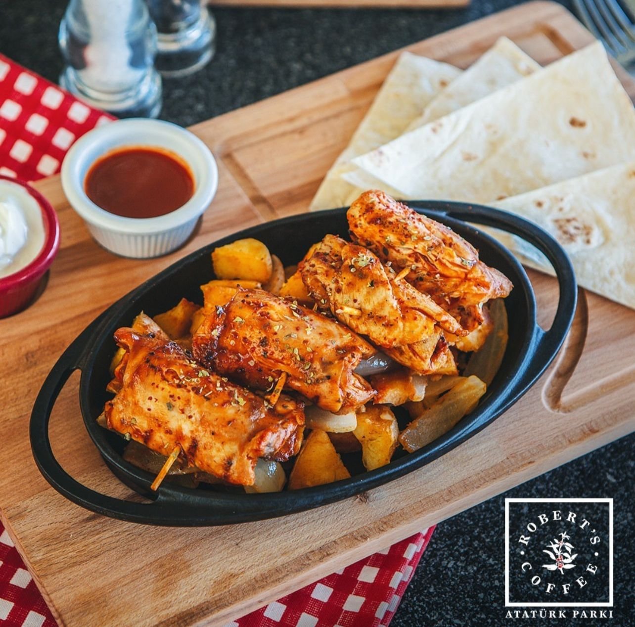 Hähnchengerichte mit Meerblick