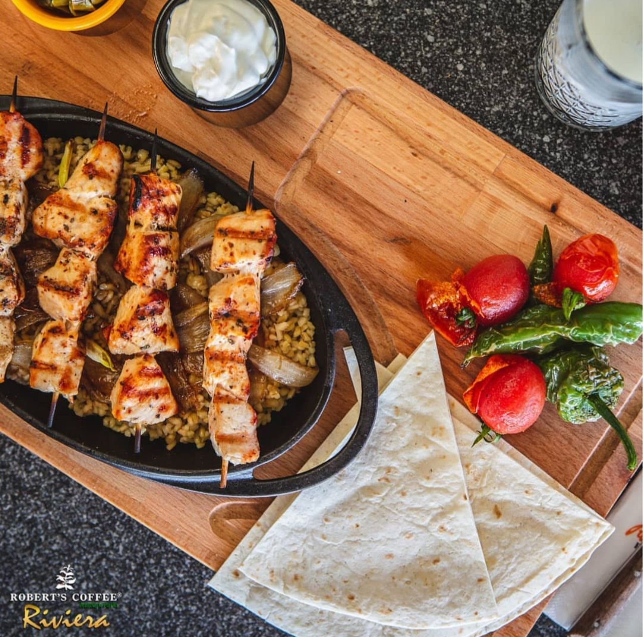 Hähnchengerichte mit Meerblick