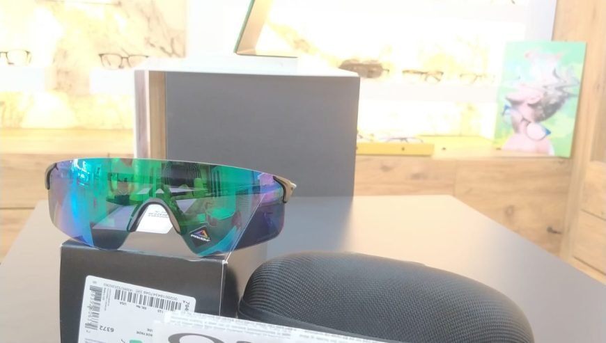 Oakley güneş gözlüğü