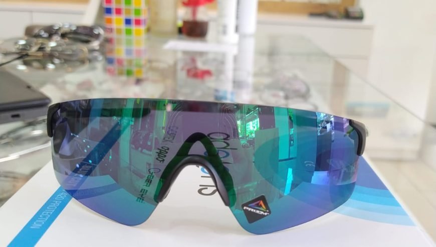 Oakley güneş gözlüğü