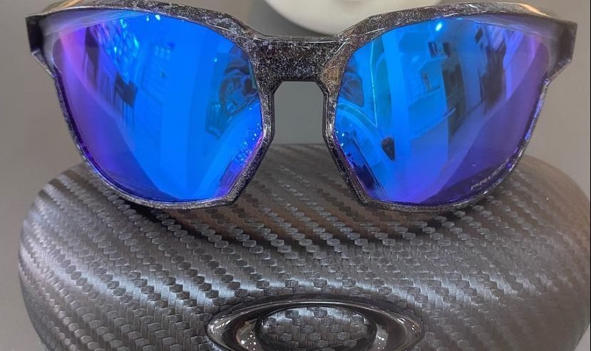 Oakley güneş gözlüğü