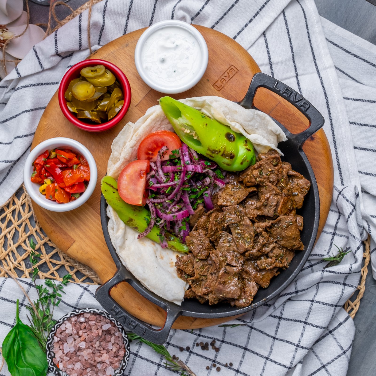 Мясные блюда с видом на море Коньяалты