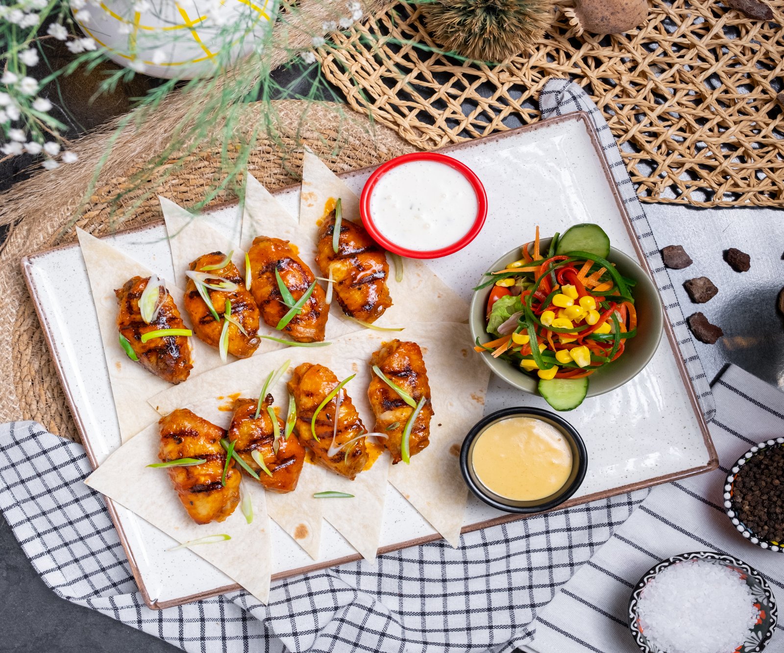 Специальные блюда из курицы с видом на море