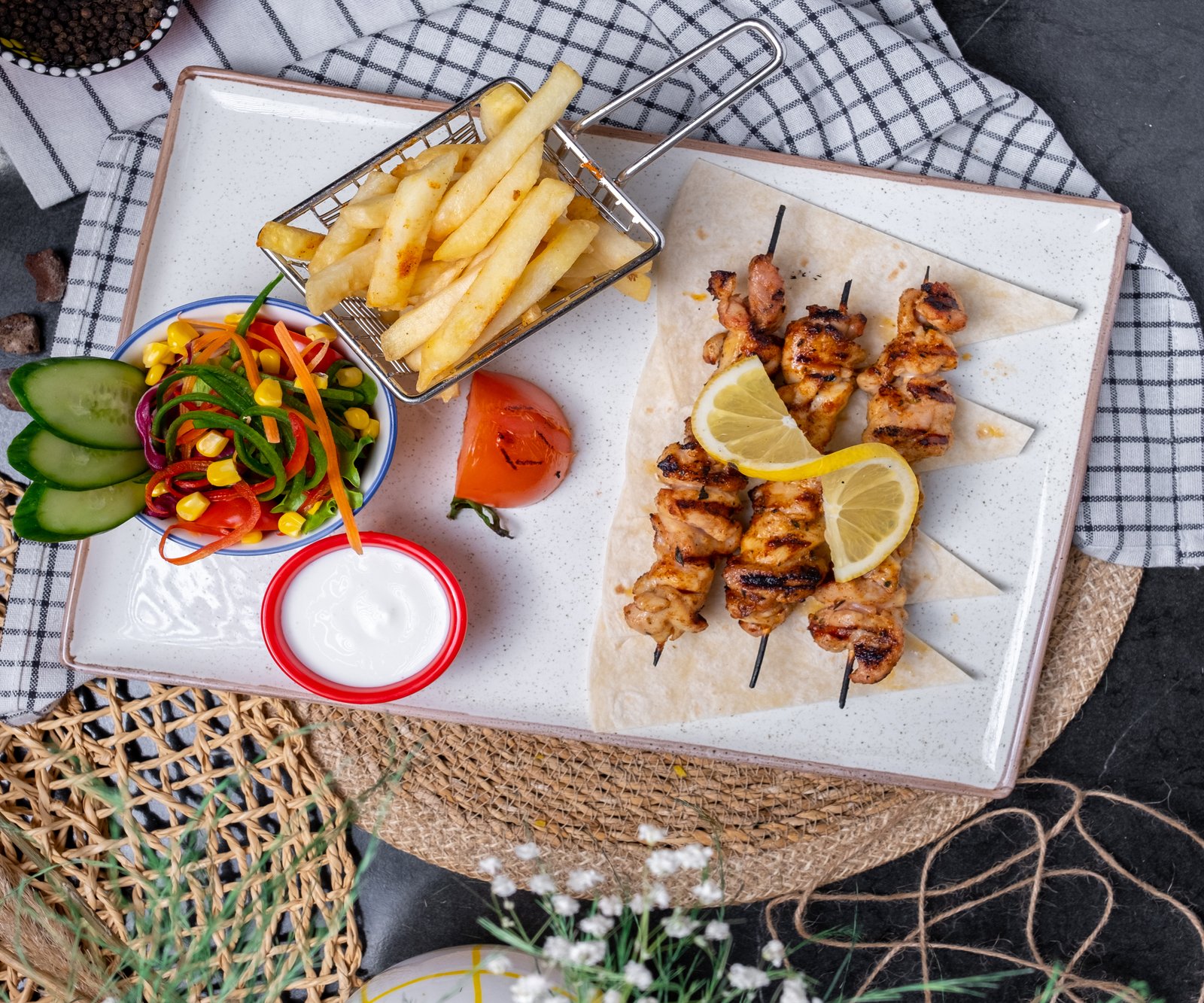 Специальные блюда из курицы с видом на море